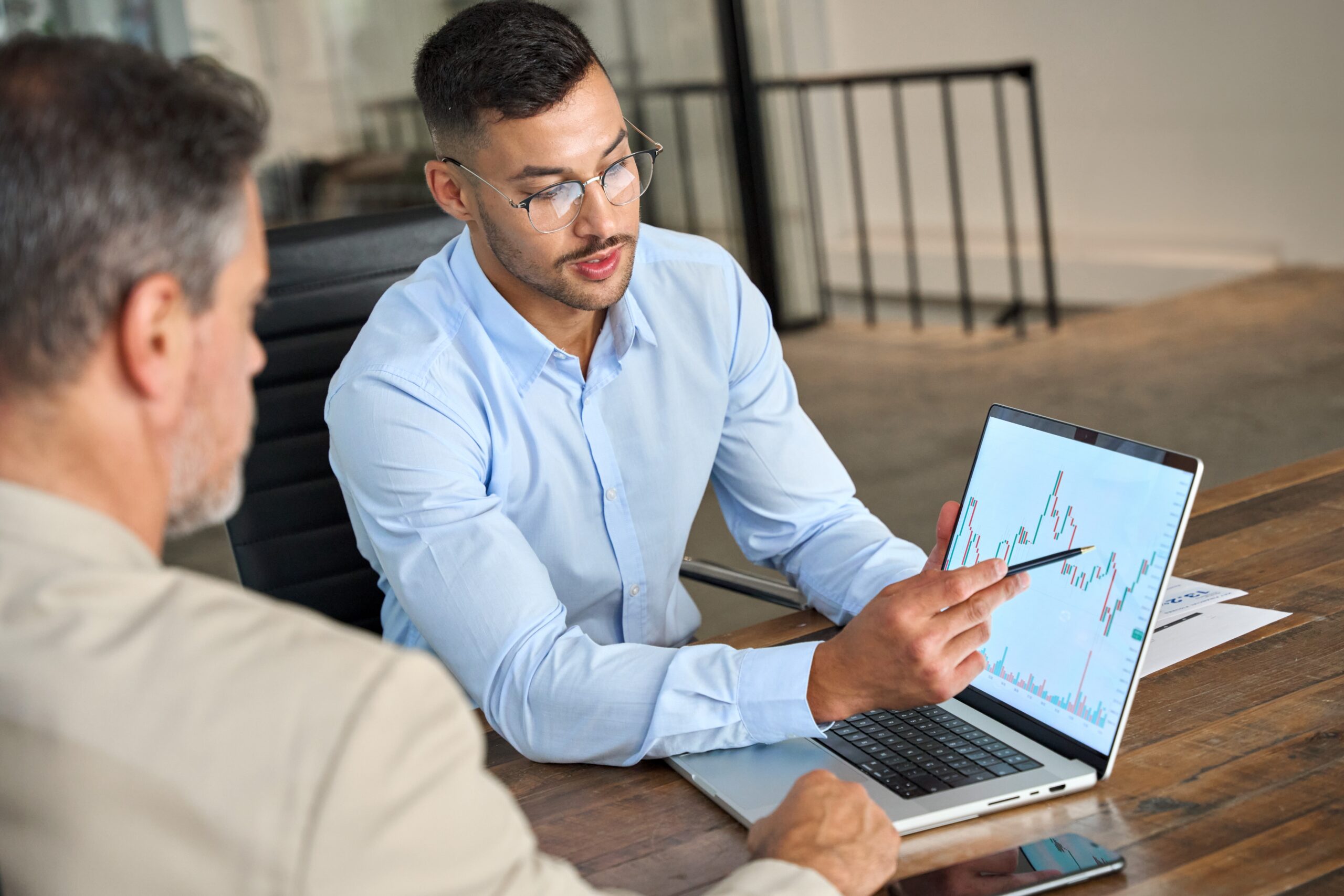 Financial,Advisor,Explaining,Invest,Stock,Market,Data,Consulting,Investor.,Two finance courses singapore